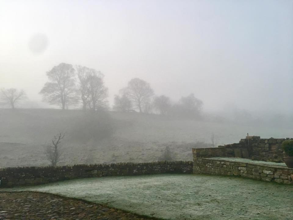 Low Nook Farm Holiday Cottage แบรมพ์ตัน ภายนอก รูปภาพ