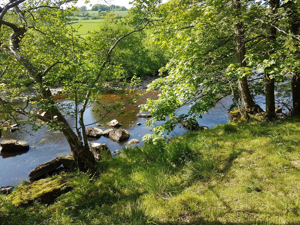 Low Nook Farm Holiday Cottage แบรมพ์ตัน ภายนอก รูปภาพ